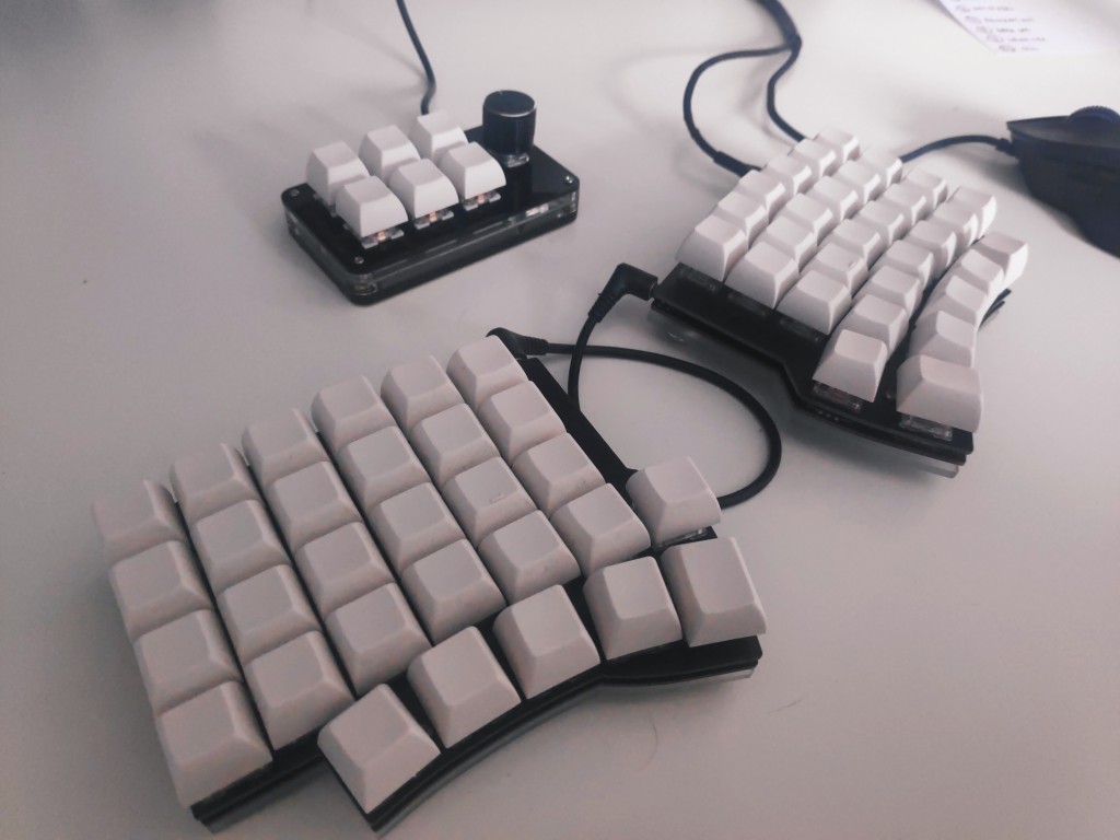 macropad_with_keyboard.jpg